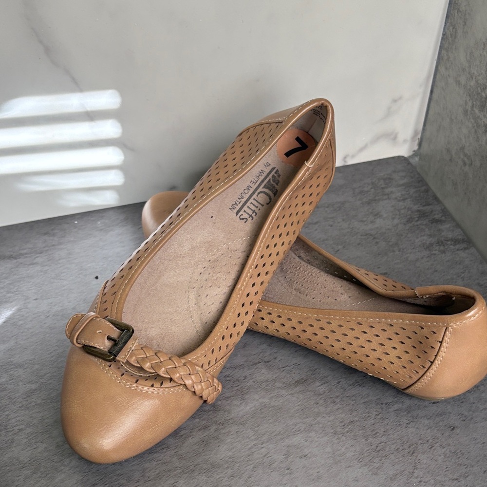 Cliffs Brown Perforated Loafers